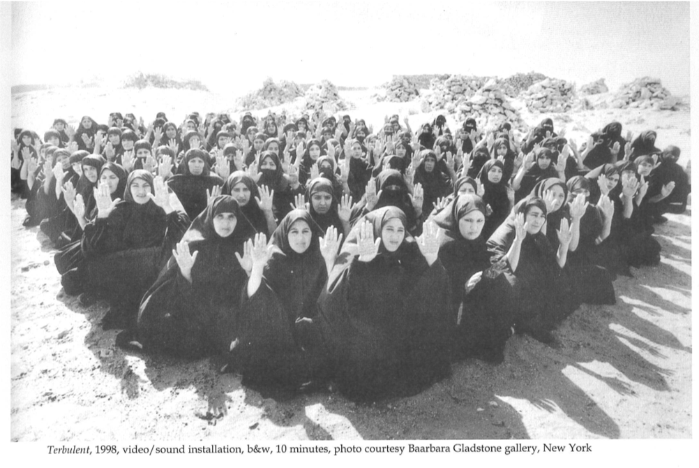 Bildausschnitt aus Terbulent, 1998, Video/ Sound Installation, B&W, 10 Minuten, ©Shirin Neshat (courtesy Barbara Gladstone Gallery, New York and Brussel)