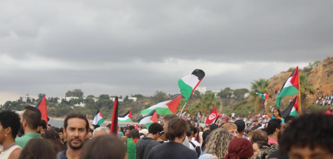People are gathering at the port of Sido Bou Said in Tunis. Foto: Fatma Ben Fraj. 