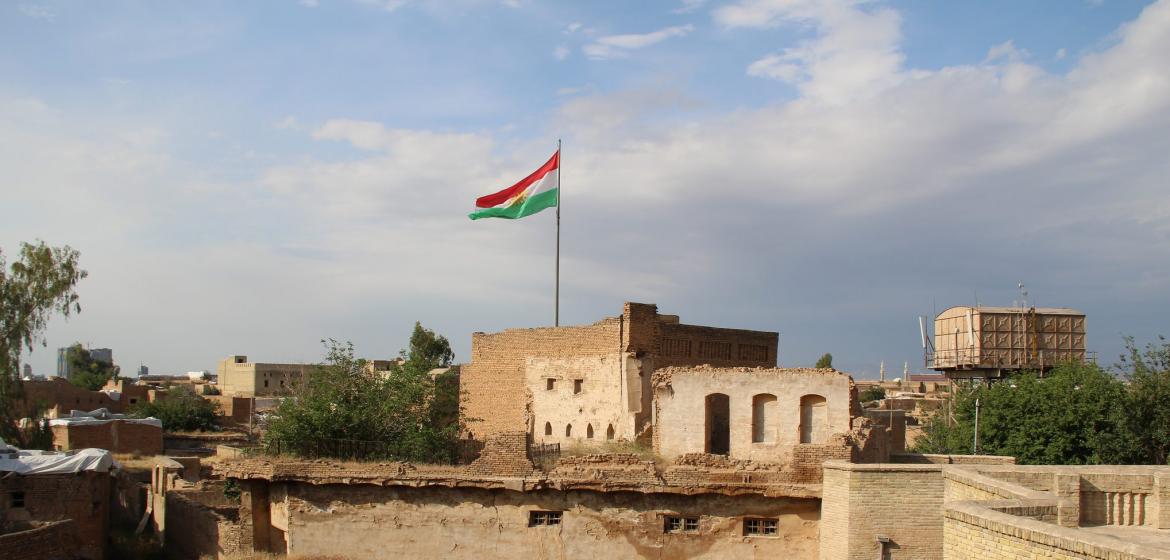 Die kurdische Flagge weht über der Zitadelle von Erbil. Foto: Alsharq