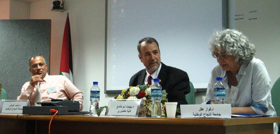 Fawaz Akel (Mitte) an der Al Najah Universität in Nablus, 2009. Foto: Henk Eijkman (CC) 