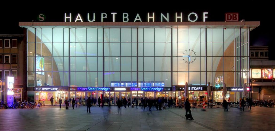 Der Kölner Hauptbahnhof als Symbol der aktuellen politischen Debatte über sexualisierte Gewalt gegen Frauen. Photo: Raimond Spekking/Wikimedia (CC BY-SA 4.0)