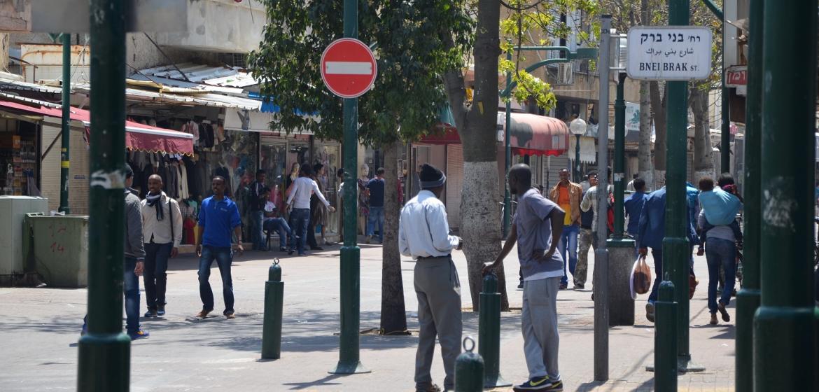 Die Straßen rund um die Central Bus Station im Süden Tel Avivs sind Treffpunkt für viele der afrikanischen Geflüchteten. Foto: Charlotte Wiemann