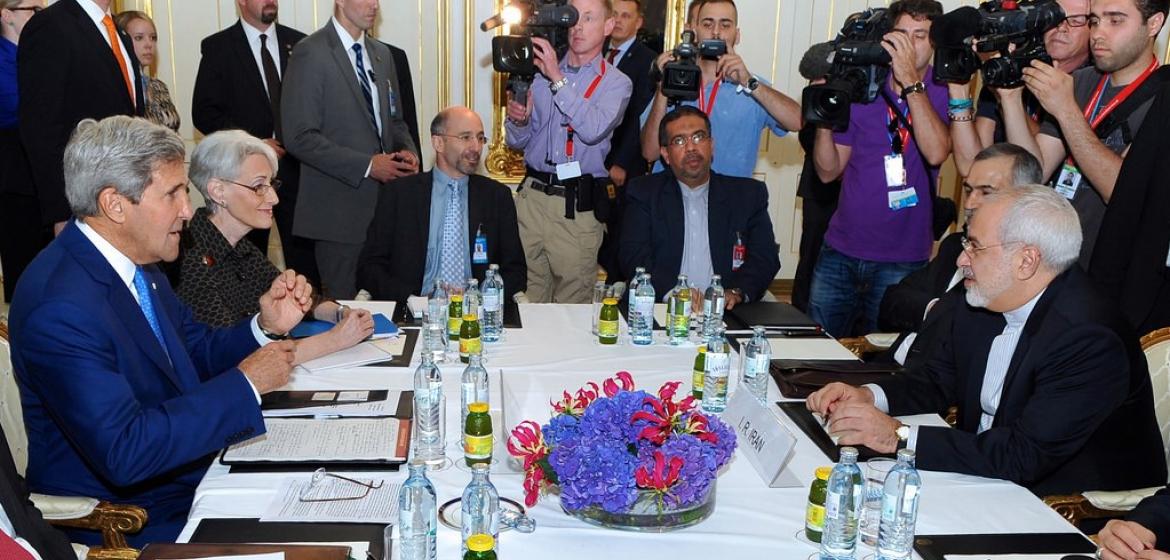 Die Gespräche gehen weiter - US-Außenminister John F. Kerry und sein iranischer Amtskollege Mohamed Javad Zarif bei Verhandlungen über das iranische Atomprogramm. Foto: US Department of State.