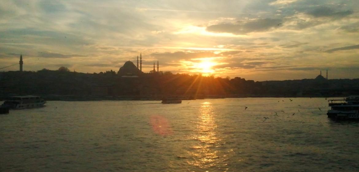 Morgenröte oder Abenddämmerung? Die alte osmanische Hauptstadt Istanbul verlor ihre Funktion nach dem Ersten Weltkrieg an Ankara. (Foto: Jakob Krais)