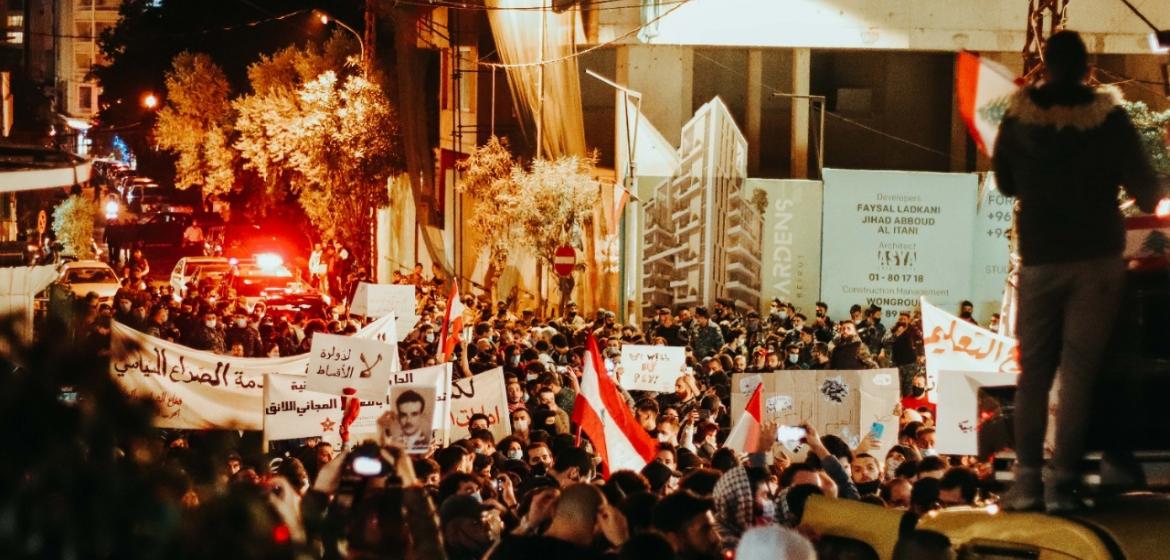 An der bislang größten Demonstration im Dezember 2020 in Beirut beteiligten sich mehrere tausend Studierende. Quelle: Mada