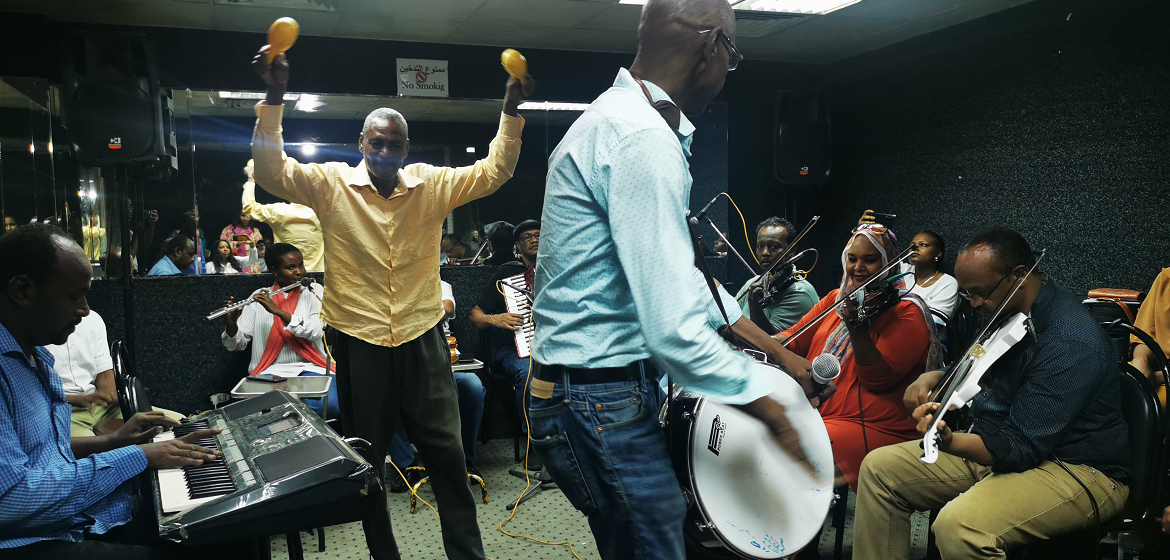 Jamsession der sudanesischen Musiker:innen im Al-Arabi Studio in Kairo, September 2023. Foto: Amira Ahmed