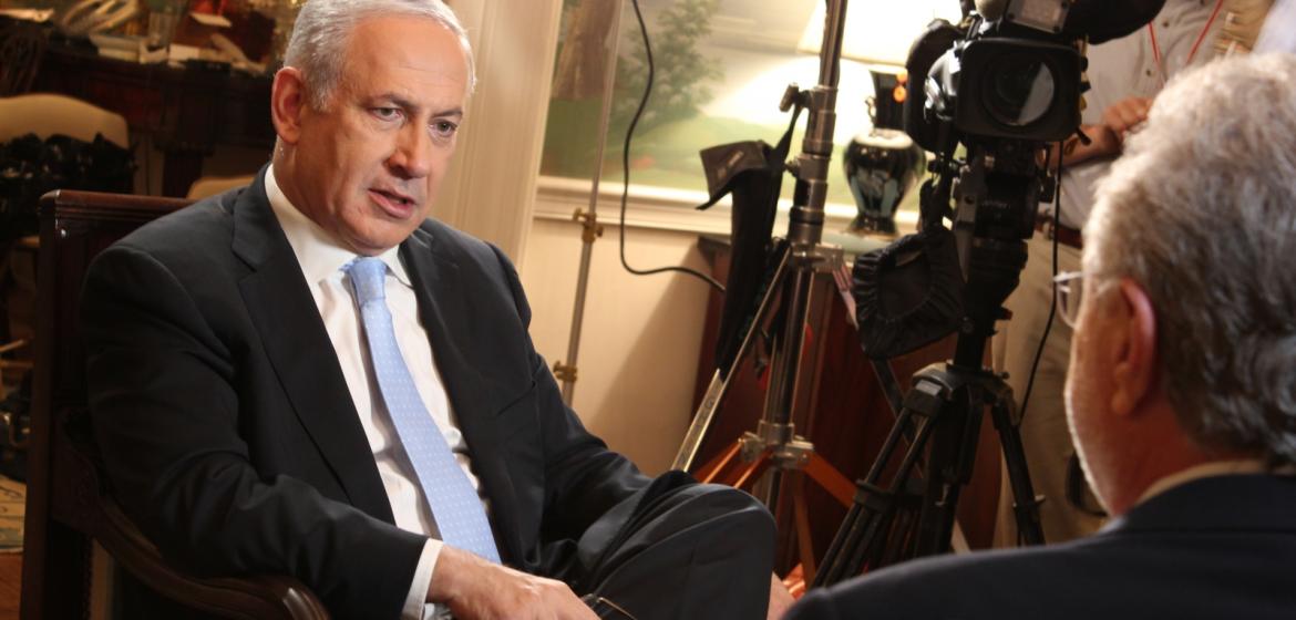 Hat derzeit viel zu erklären: Israels Premier Benjamin Netanjahu. Foto: "Prime Minister Netanyahu Interview with CNN's Wolf Blitzer" von IsraelInUSA bei Flickr (https://flic.kr/p/atvp7A), Lizenz: cc-by 2.0 (https://creativecommons.org/licenses/by/2.0/)