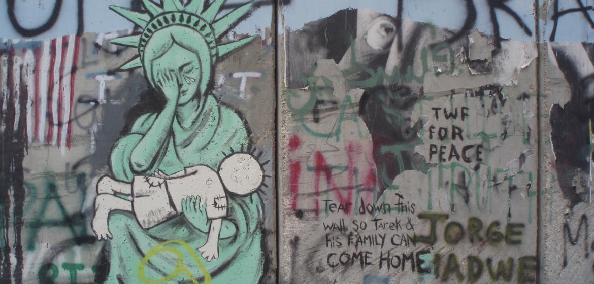  Mauerkunst in Bethlehem. Die Freiheitsstatue weint um Handala: Die Cartoon-Figur ist eines der berühmtesten Symbole des palästinensischen Widerstandes. Foto: Lea Frehse CC 2.0 BY-NC-SA