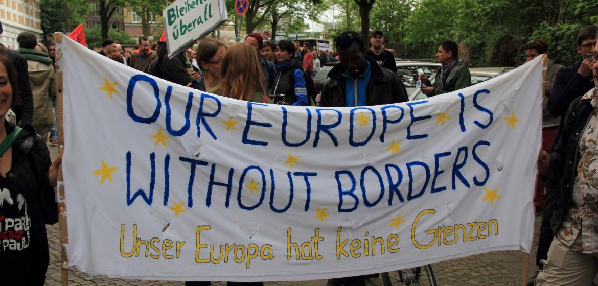 Ob der Kompromiss von SPD und Union überhaupt vor europäischen Gerichten Bestand hat, ist noch unklar. Foto "Refugee Welcome Center Hamburg": Rasande Tyskar/Flickr (https://flic.kr/p/naZTcR), Lizenz: CC-BY-NC 2.0 (https://creativecommons.org/licenses/by-nc/2.0/)
