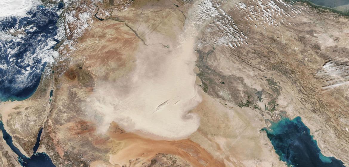 Ein Sandsturm, der vor einigen Tagen über Saudi-Arabien hinwegfegte. Das Symbol war einfach zu passend, als dass wir ein anderes Bild hätten nehmen können... Foto: Antti Lipponen/Flickr (https://flic.kr/p/ZT8mqW), Lizenz: cc-by 2.0 (https://creativecommons.org/licenses/by/2.0/)