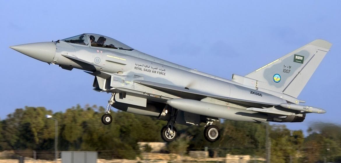 European weapons exports to Saudi-Arabia (and other actors directly involved in the war in Yemen) included warplanes such as the Eurofighter Typhoon Bomber Jets (here: older model). Photo: G. Zammit, Wikicommons.