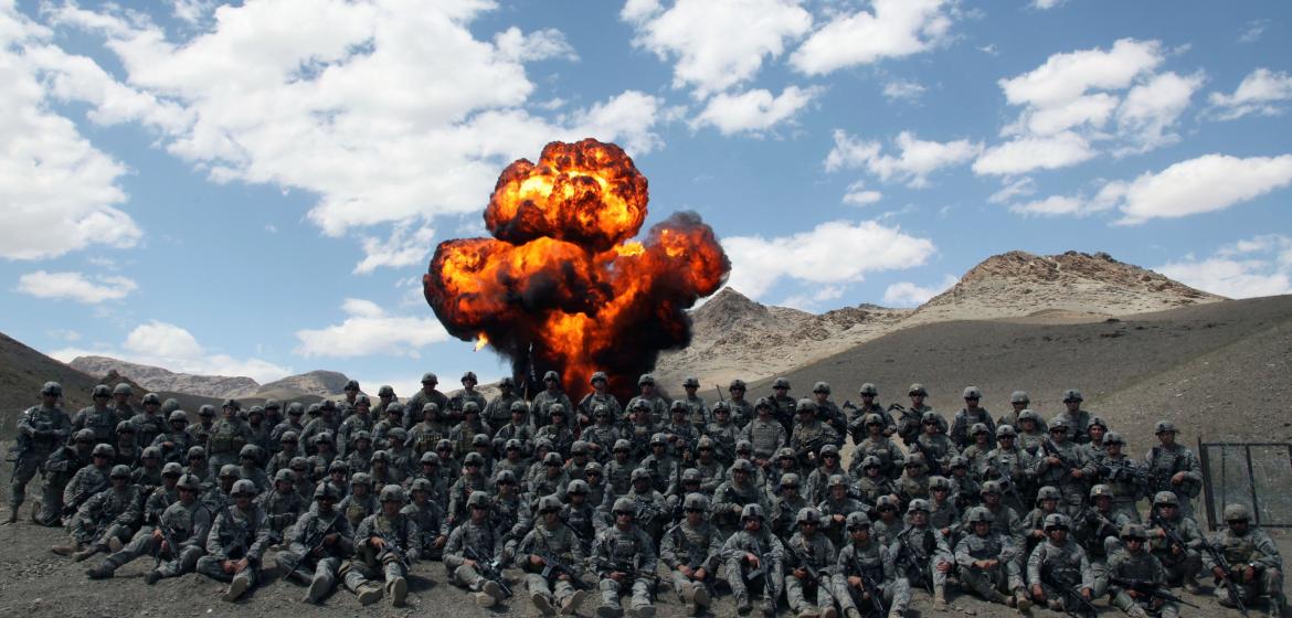 Gruppenbild mit Bombe: US amerikanische Soldaten im Tangi Valley in der Wardak Provinz in Afghanistan, Juni 2010. Foto: De'Yonte Mosley, U.S. Army.