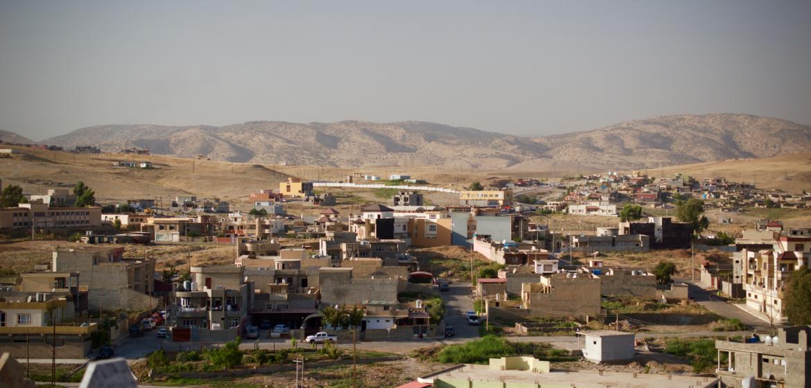 Die umstrittene Region Schaichan im Irak. Foto: Levy Clancy/Wikicommons (https://commons.wikimedia.org/wiki/File:View_of_Shexan_from_the_Yezidi_cemetery_1.jpg#/media/File:View_of_Shexan_from_the_Yezidi_cemetery_1.jpg), Lizenz: cc by-sa 4.0 (https://creativecommons.org/licenses/by-sa/4.0)