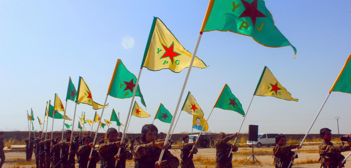 Kurdische YPG-Kämpfer. Quelle: https://commons.wikimedia.org/wiki/File:YPG_and_YPJ_fighters.jpg , Lizenz: cc-by-2.0