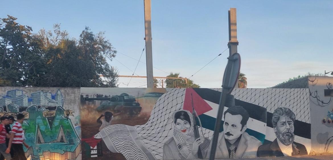 Palästina-bezogene Street Art mit Portraits von Leila Khaled, Ghassan Kanafani und Georges Ibrahim Abdallah. Foto: Fabiene Schneider