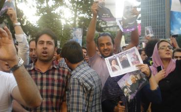 Unterstützer Rouhanis bei einer Kundgebung vor den Wahlen. Foto: CC Tabarez2