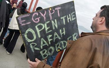 Activists calling upon Egypt to open its border to Gaza in 2009. Image: Steve Rhodes