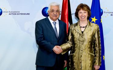 PLO-Chairman Mahmoud Abbas with EU High Representative for Foreign Affairs Catherine Ashton, October 2013. Image: European External Action Service (CC)
