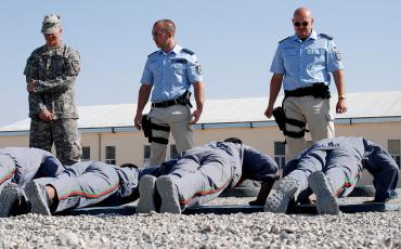 Deutsche Polizisten als Ausbilder im Einsatz in Afghanistan. Foto: isafmedia (CC)
