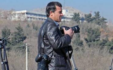 Der Fotojournalist Shah Marai kam Ende April bei einem Anschlag ums Leben. Foto: democracynow.org (https://www.democracynow.org/2018/4/30/headlines/8_journalists_including_famed_photographer_killed_in_isis_bombing_in_afghanistan), Lizenz: CC BY-NC-ND 3.0 US (https://creativecommons.org/licenses/by-nc-nd/3.0/us/)