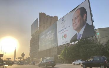 In Kairo hängen zwar auch Wahlplakate der Gegenkandidaten, jedoch in nicht ansatzweise vergleichbarer Anzahl wie von Präsident al-Sisi. Foto: Dis:orient