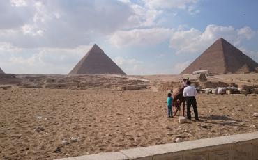 Hier war auch schonmal mehr los: Die Pyramiden von Gizeh. Foto: Parham Kouloubandi