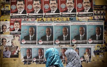 Mursi ganz oben: Wahlwerbung in den Straßen Kairos 2012. Foto: Philipp Spalek