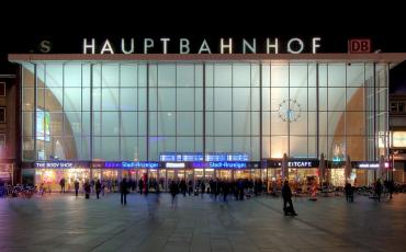 Der Kölner Hauptbahnhof als Symbol der aktuellen politischen Debatte über sexualisierte Gewalt gegen Frauen. Photo: Raimond Spekking/Wikimedia (CC BY-SA 4.0)