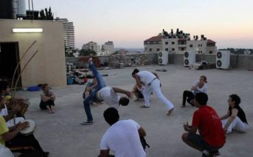 Capoeira auf den Dächern Ramallahs. Photo: https://capoeirapalestine.wordpress.com