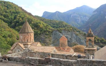 Kloster Dadivank in Bergkarabach. Seit dem Waffenstillstand vom Dezember 2020 steht es unter der Verwaltung Aserbaidschans. Bild: Julian Nyča for Wikimedia Commons