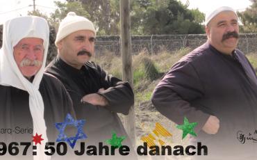 Im Februar 2011 konnten die Drusen noch ihre Äpfel über den Grenzübergang Quneitra nach Syrien exportieren. Diese drei Männer in traditioneller drusischer Kleidung beobachten die Lkw, die ins Nachbarland fahren. Foto: Israel Defense Forces/wikicommons (cc-by 2.0)