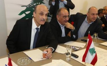 Samir Geagea (l.) wartet auf den Ausgang der ersten Runde der Präsidentschaftswahlen. Bild: Samir Geageas Twitter-Account @DrSamirGeagea (https://twitter.com/DRSAMIRGEAGEA/status/458893910715023361)