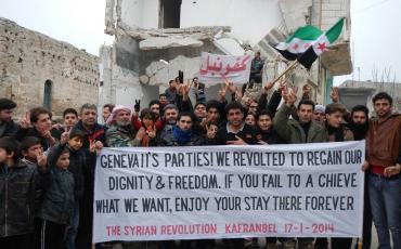 Aktivist_innen im syrischen Dorf Kafrnabel, das schon oft durch kreativen friedlichen Protest auf sich aufmerksam machte: "Genf-II-Parteien: Wir haben revoltiert, um Würde und Freiheit zurückzuerlangen. Wenn Ihr nicht erreicht, was wir wollen, viel Spaß Euch wenn Ihr für immer dort bleibt."