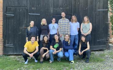 Dis:orient lebt auch von den zwei jährlichen Vereinstreffen, wo Mitglieder und Aktive zusammen kommen. Im Bild die Zukunftswerkstatt 2025.