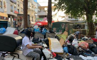 Müllhaufen in Karşıyaka Çarşı, traditionelle Einkaufsmeile Izmirs. Foto: Yeşim Buldun.
