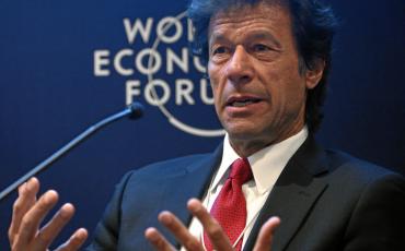 Imran Khan 2012 auf dem World Economic Forum. Gelingt es ihm die ökonomischen Probleme seines Landes in den Griff zu bekommen? Quelle: https://commons.wikimedia.org/wiki/File:Imran_Khan_WEF.jpg, Lizenz: CC BY 2.0
