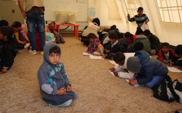 Flüchtlinge im Lager Hasansham im Nord-Irak. Foto: United Nations Photo/Flickr (https://flic.kr/p/SR6sK9), Lizenz: CC BY-NC-ND 2.0 (https://creativecommons.org/licenses/by-nc-nd/2.0/)