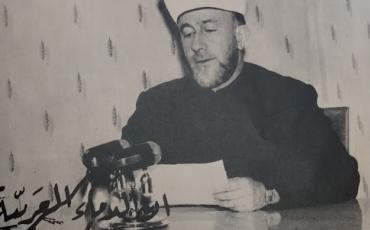 Amin al-Husseini vor einem italienischen Radiomikrofon in Rom, in: Mondo Arabo 2 (1941), H. 14, 15.7.1941, S. 20.