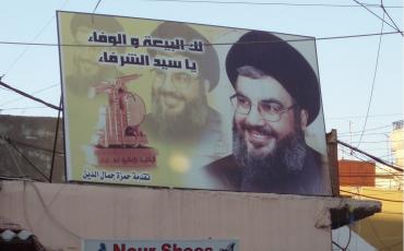 Hat da mal was ausgeplaudert: Hisbollah-Generalsekretär Hassan Nasrallah, hier auf einem Poster im libanesischen Baalbek. Photo: David Holt/Flickr (https://flic.kr/p/75q3go, CC BY 2.0)