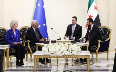 Präsident Ahmed al-Sharaa traf sich im Januar 2026 mit der Präsidentin der Europäischen Kommission, Ursula von der Leyen, und dem Präsidenten des Europäischen Rates, António Costa. Foto: Europäische Union, 1998-2026