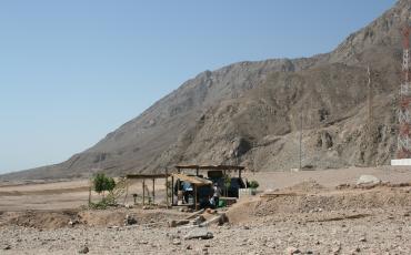 Der Sinai ist für den ägyptischen Staat kaum kontrollierbar. Ein kleiner Militärposten irgendwo in der Wüste. Foto: Tobias Raschke