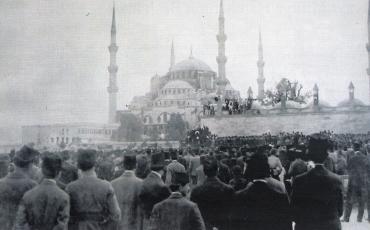 During the occupation of Constantinople (Istanbul) after the First World War, public demonstrations for national unity were held in Sultanahmet. Photograph with historical significance scanned from a newspaper clipping from Cumhuriyet/Wikipedia (Public Domain).
