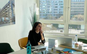 Nour Harastani, Mitbegründerin von Syrbanism, in Berlin. Bild: Syrbanism