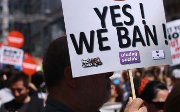 Weithin untersagt, aber nicht minder wichtig: Proteste über soziale Medien in der Türkei. Foto: Erdem Civelek/Wikicommons, Public domain (https://commons.wikimedia.org/wiki/File:Turkey_internet_ban_protest_2011.jpg)