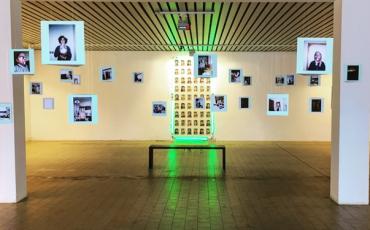 Gruppenausstellung „Innen/Außen:Ansichten“ in der Affenfaust Galerie, Hamburg. Foto: Corinna Sahl.