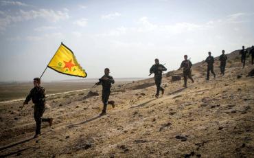 Kämpfer der kurdischen Miliz YPG in Syrien. Phto: Kurdishstruggle/Flickr (https://www.flickr.com/photos/kurdishstruggle/22166412168, CC BY 2.0)