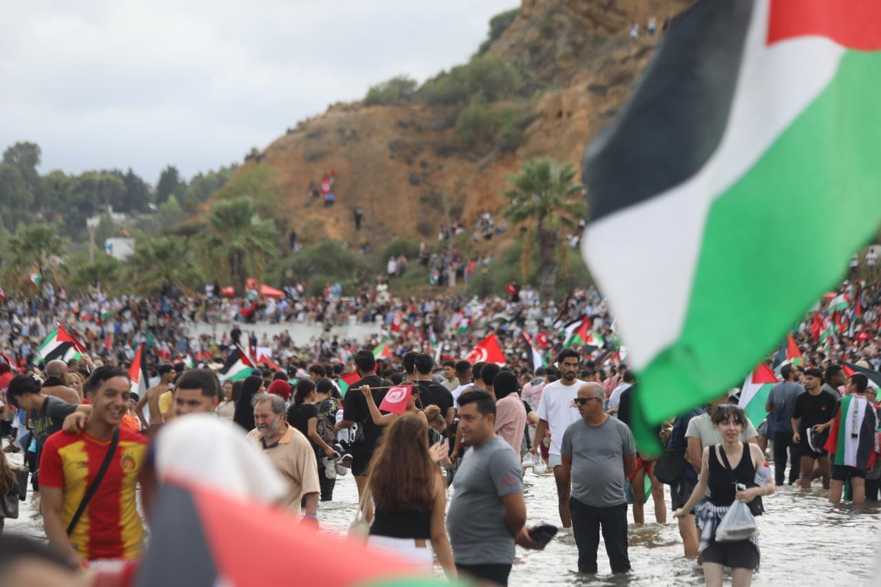 People are gathering at the port of Sido Bou Said in Tunis. Foto: Fatma Ben Fraj.