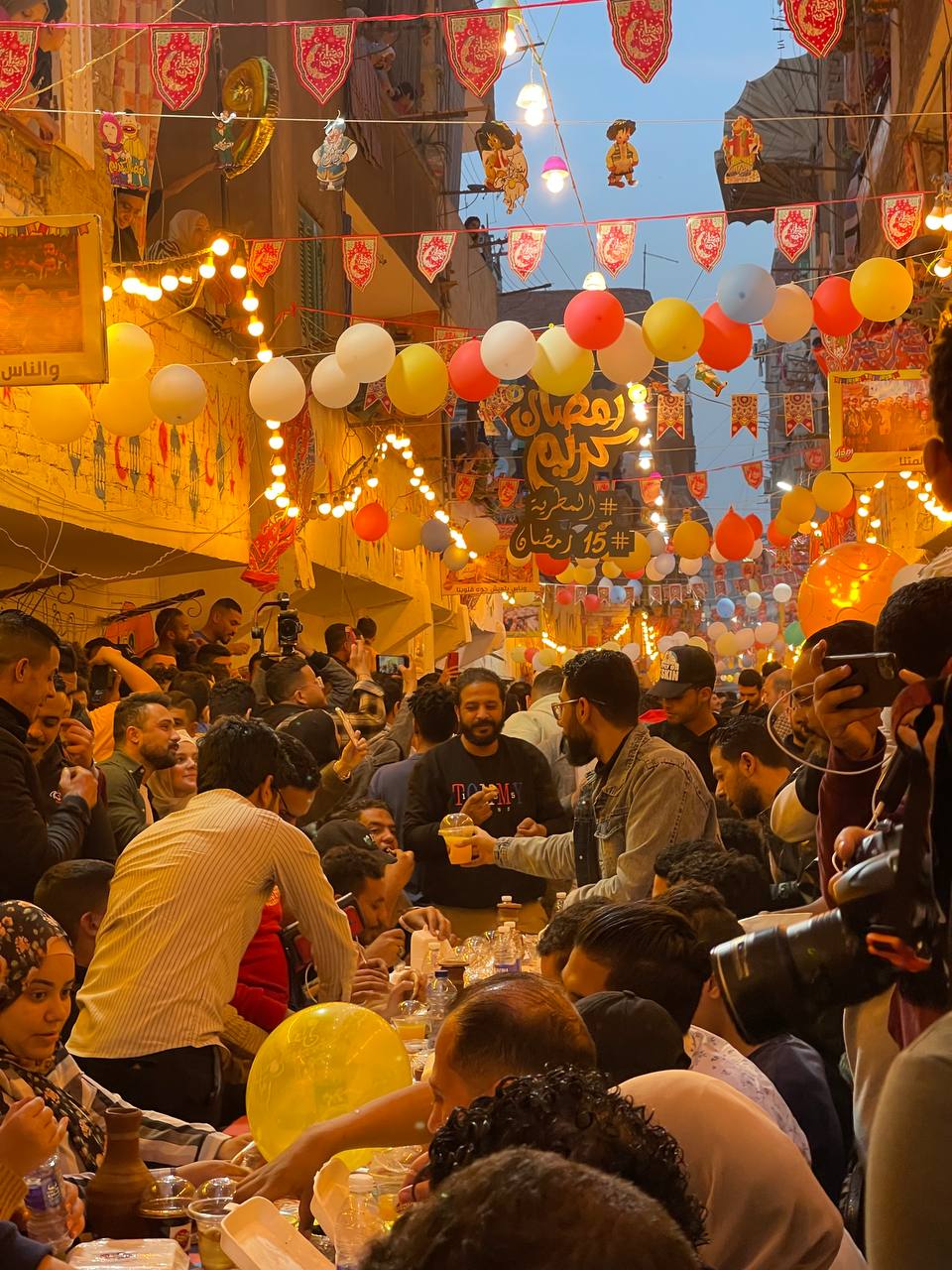 The streets in the neighbourhood are decorated with colourful balloons, garlands, and fairy lights. Together they create a unique atmosphere. Photo: Taha Abeed (Instagram @ tahaabeed)