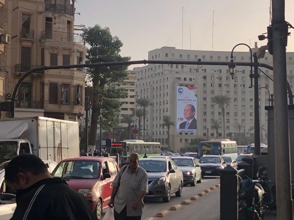 Riesige Wahlplakate zeugen in ganz Kairo von den anstehenden Wahlen. Foto: Jana Treffler.