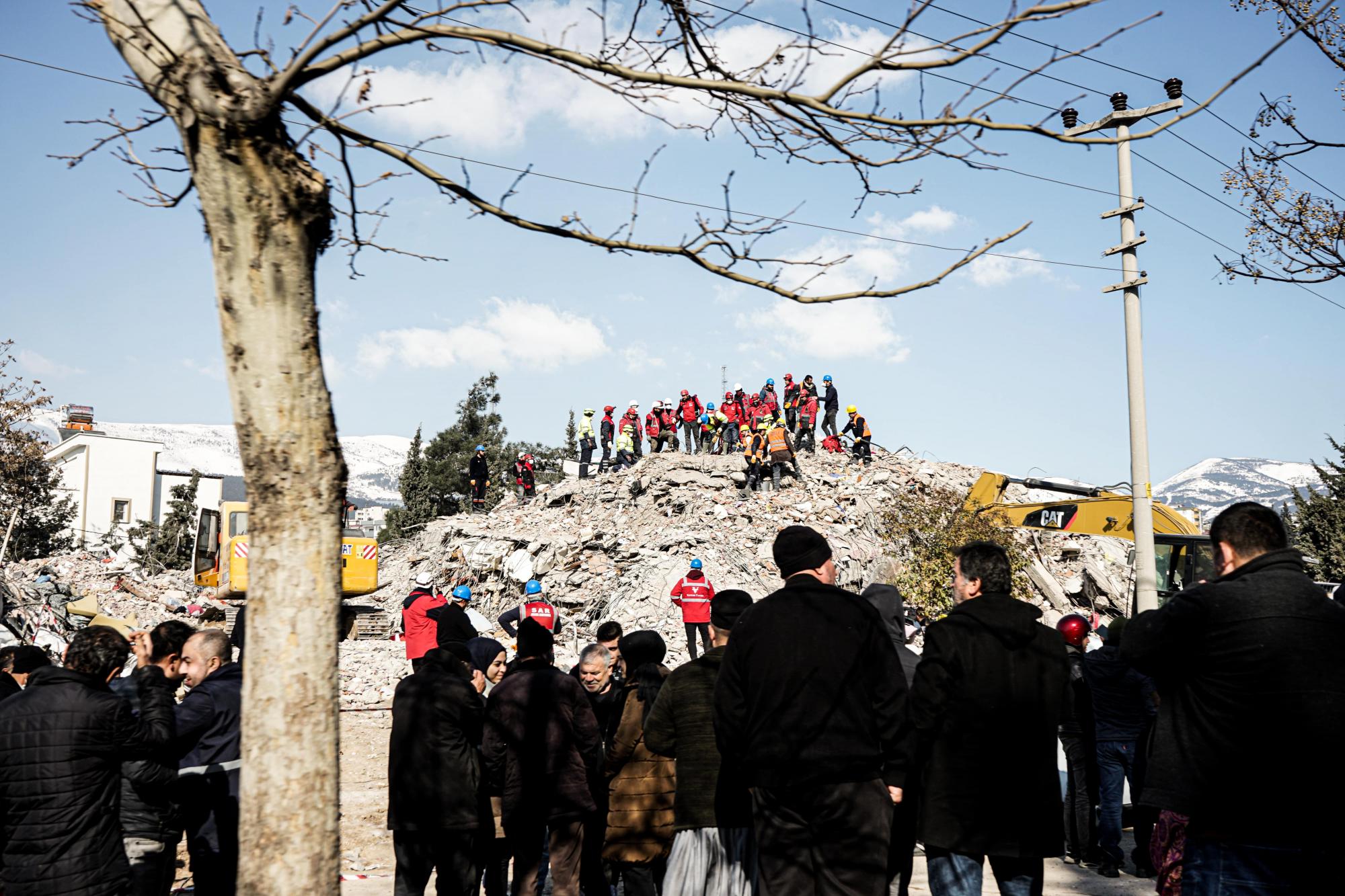 Suche nach Verschütteten. Maraş, kurz nach dem 6. Februar 2023. Foto: Erlent Karadoruk